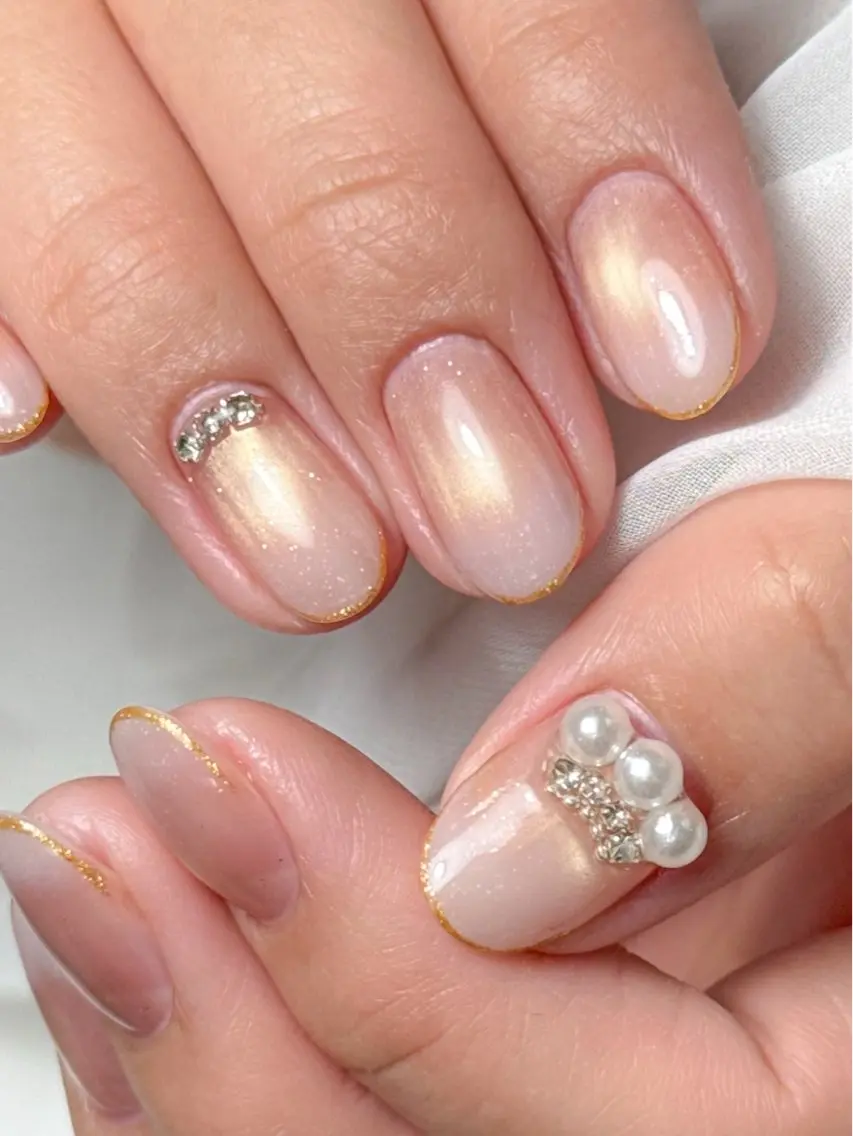ネイル グラデーション マグネットネイル ホワイト Nailsalon Raffineのネイルデザイン