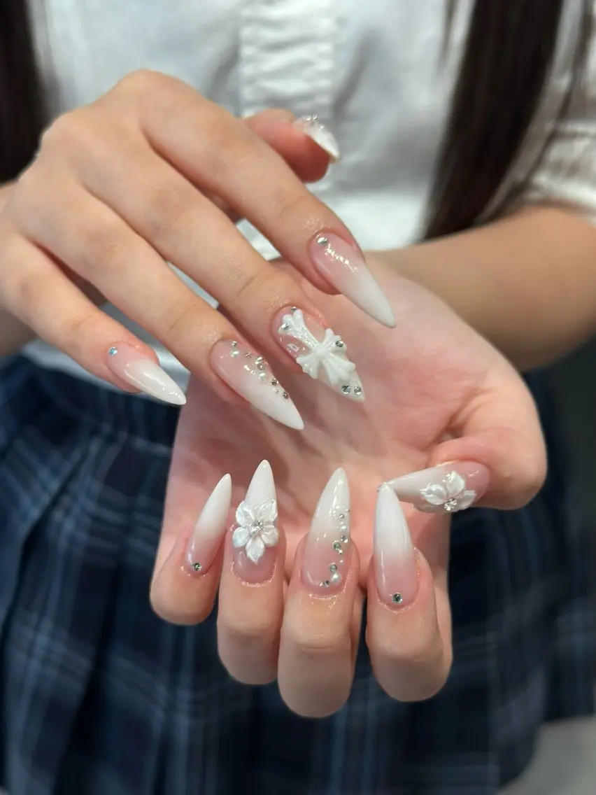 ネイル チークネイル ドット フレンチネイル グラデーション ハート ハンドネイル ハンドケア Eli Muse 新宿ネイルのネイルデザイン