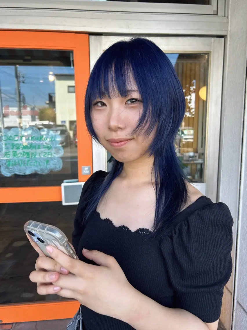 セミロング カラー ブリーチ ブルーカラー ウルフカット shiho/レイヤー /透明感カラーのヘアスタイル