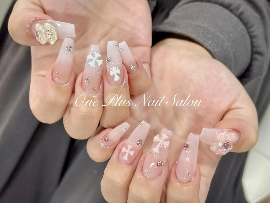 ネイル ガーリー ハート キラキラネイル 韓国ネイル ロングネイル ハンドネイル One Plus Nail Salonのネイルデザイン