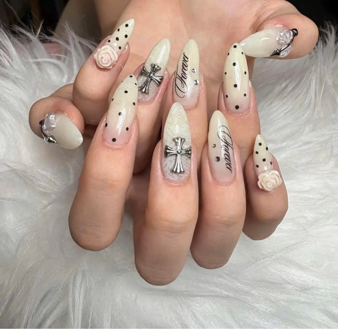ネイル フラッシュネイル フレンチネイル グラデーション キラキラネイル 韓国ネイル ハンドネイル moon nailsのネイルデザイン