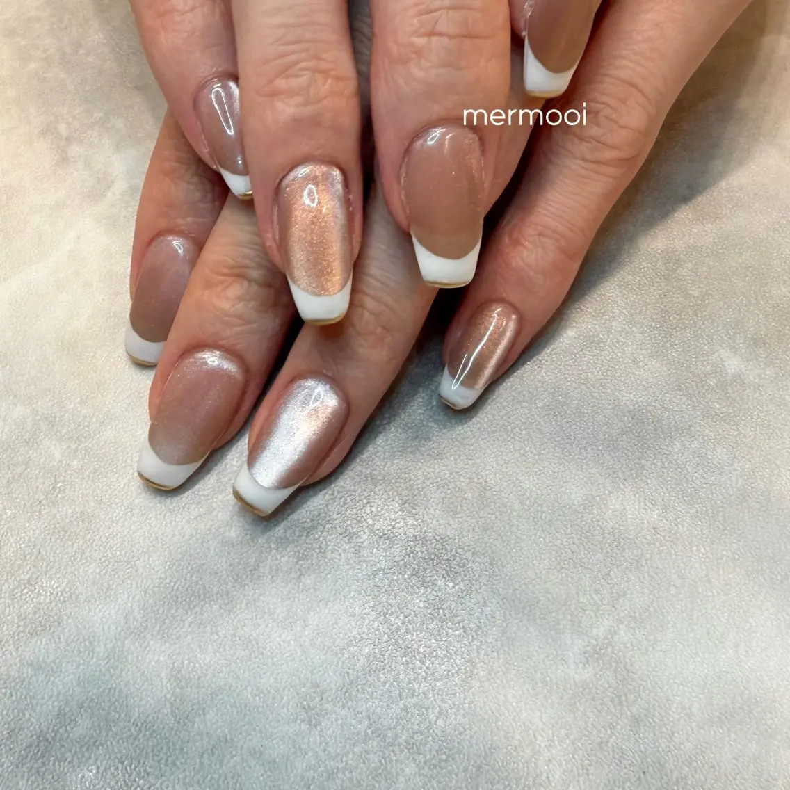 ネイル フレンチネイル キラキラネイル マグネットネイル ホワイト mermooi nailのネイルデザイン