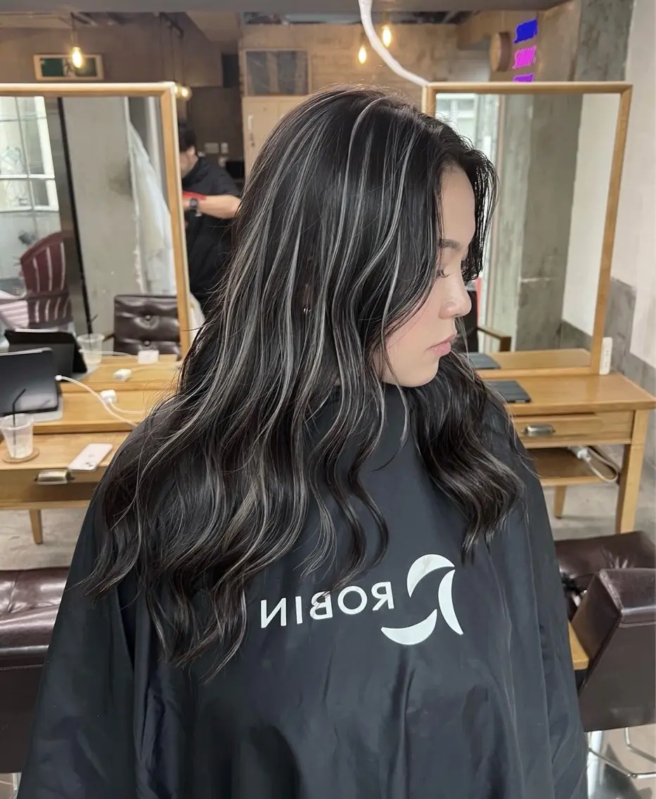ロング カラー ダークグレー ダークグレージュ グレージュ ハイライトカラー ハイライト ヘアカラー トリートメント 指名数No.1 /NAOYAのヘアスタイル