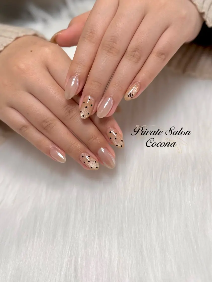 ネイル オーロラネイル ドット ガーリー マグネットネイル 持ち込み ハンドネイル プライベートサロン nailcoconaのネイルデザイン