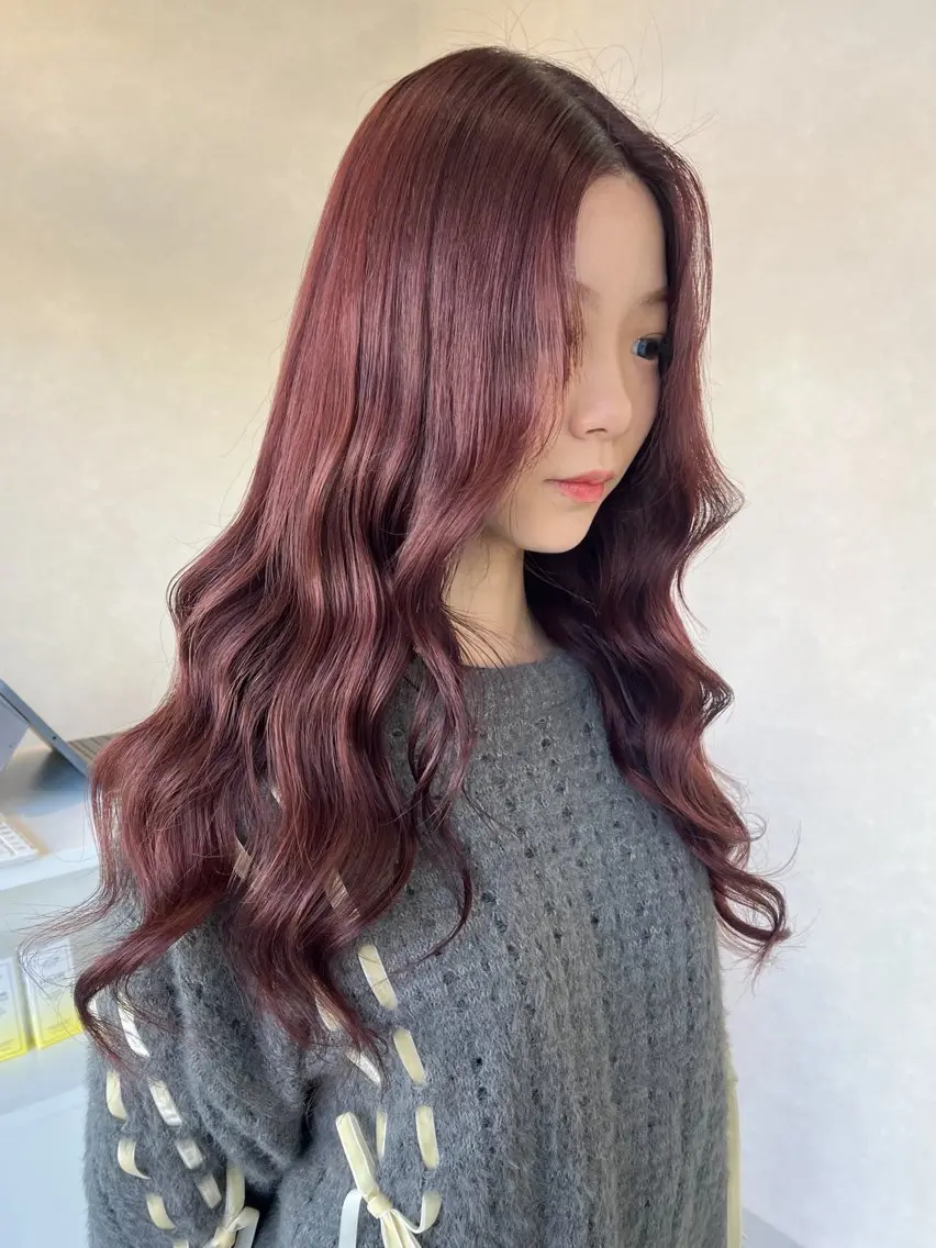 ロング カラー レッドカラー 長山 茉白のヘアスタイル