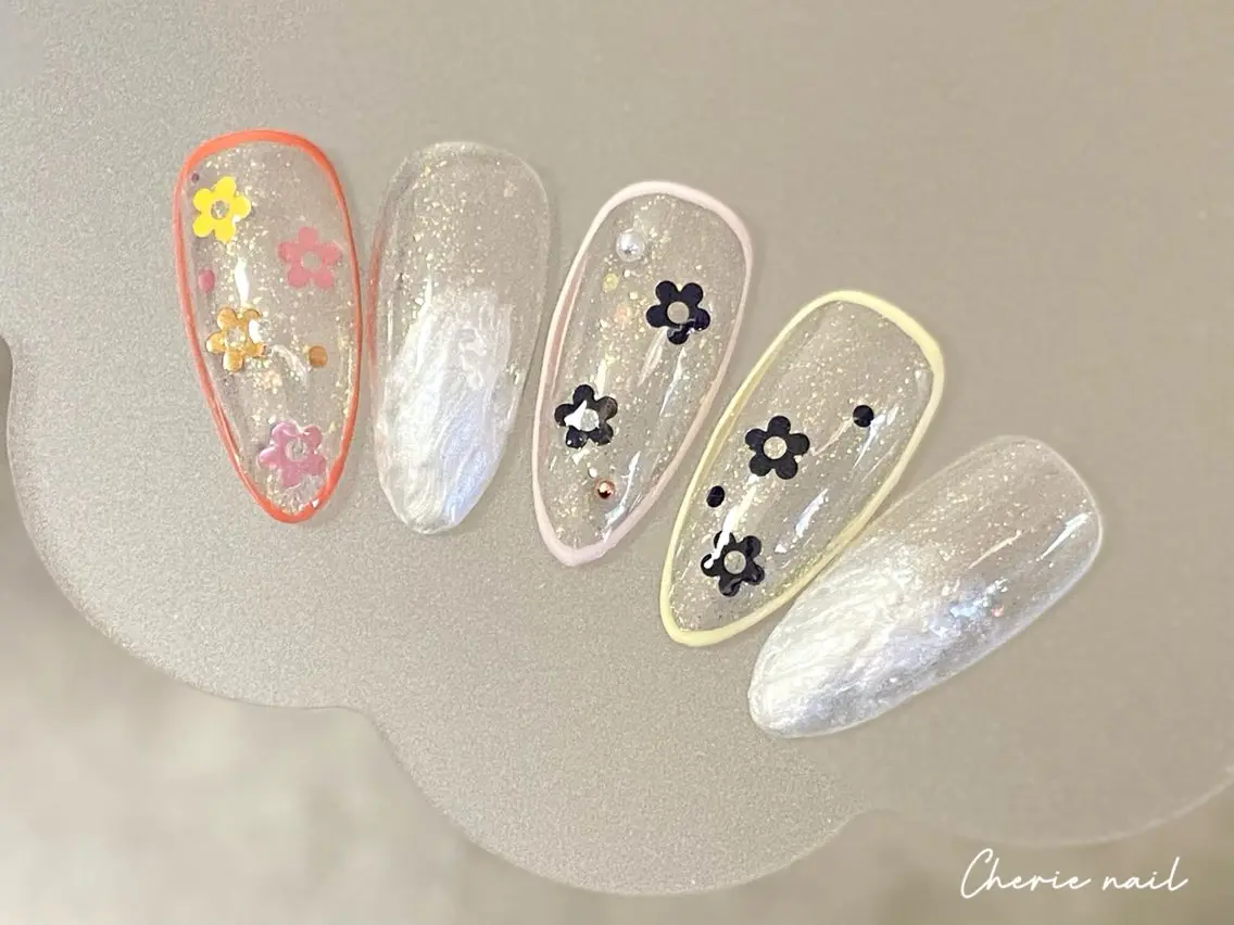 ネイル ジェルネイル ラメ(グリッター) パステルネイル 春ネイル ホワイト ハンドネイル Cherienail yunaのネイルデザイン