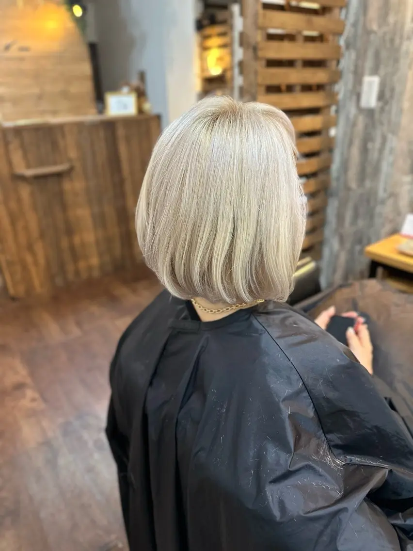 ショート カラー ブリーチ ブロンド カット ヘアカラー トリートメント Luzir⭐︎ GEN⭐︎のヘアスタイル