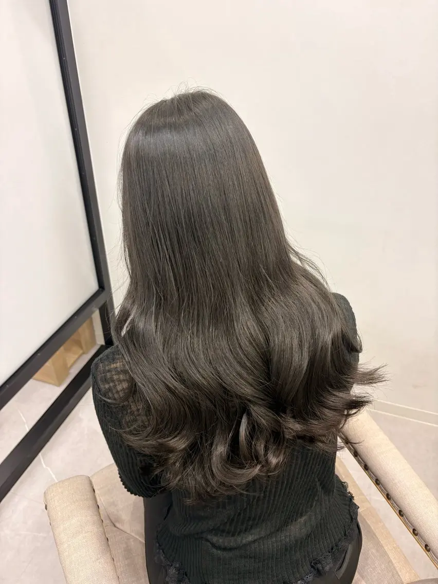 カラー グレージュ カット ヘアカラー ミディアムレイヤー/ 艶カラーNorikaのヘアスタイル