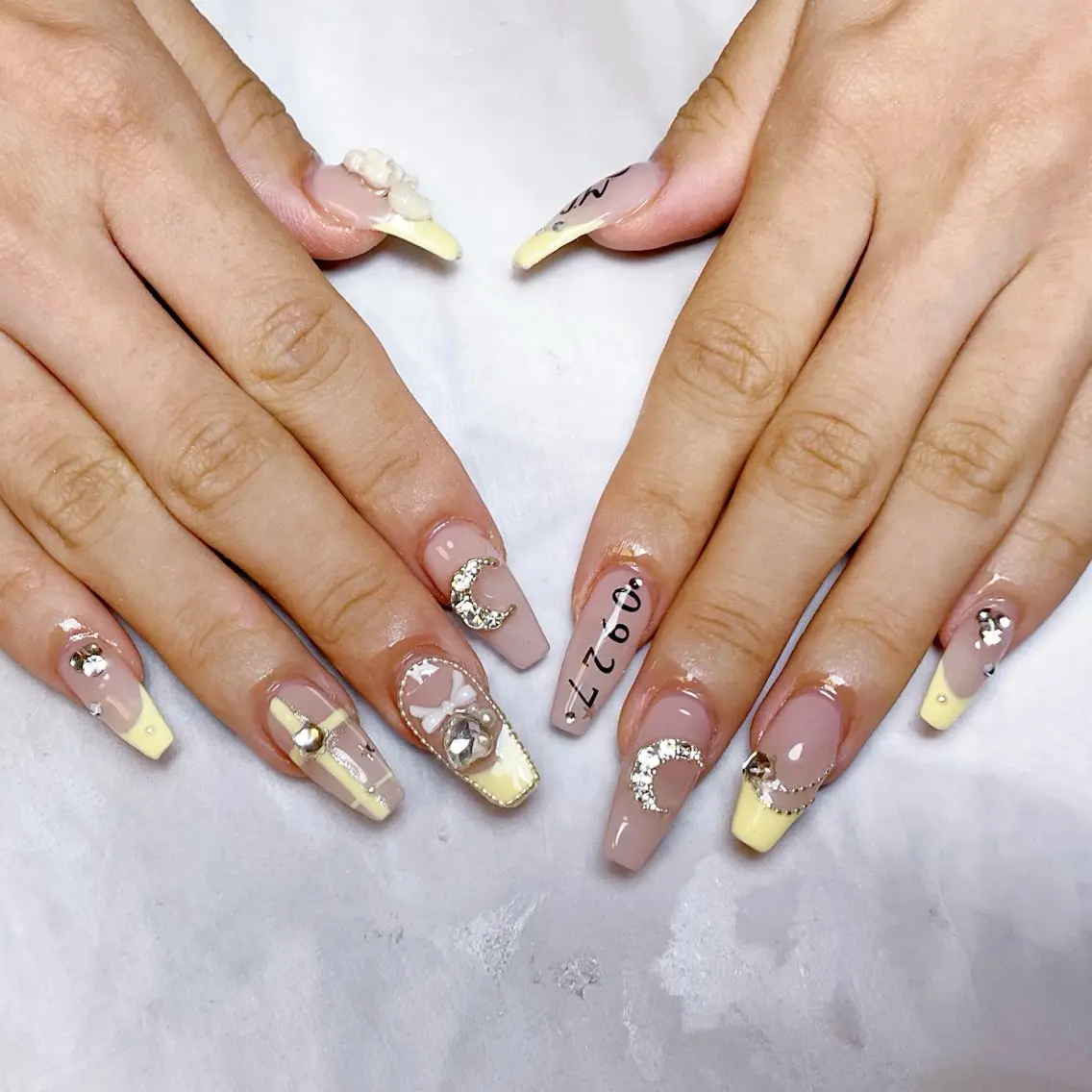 ネイル ハンドネイル 🍭Yun nail hyejin🌸のネイルデザイン