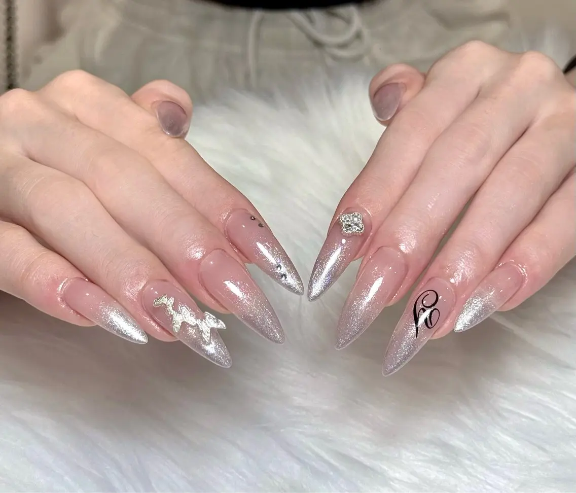 ネイル チークネイル ドット フットネイル フレンチネイル グラデーション ハンドネイル フットネイル ハンドケア Aria Nail Beautyのネイルデザイン