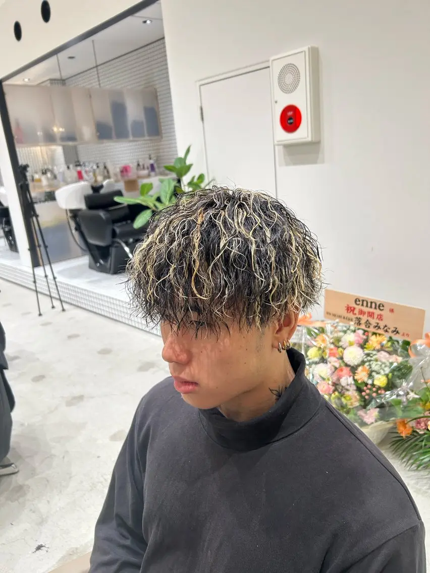 パーマ メンズ フェードカット メンズハイライト メンズパーマ 🐲ツイスパ🐲 フェード/龍のヘアスタイル