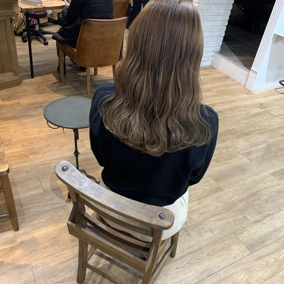 ロング カラー ベージュカラー ダブルカラー ミルクティーベージュ カット ヘアカラー トリートメント レイヤー/顔周り /AKARIのヘアスタイル
