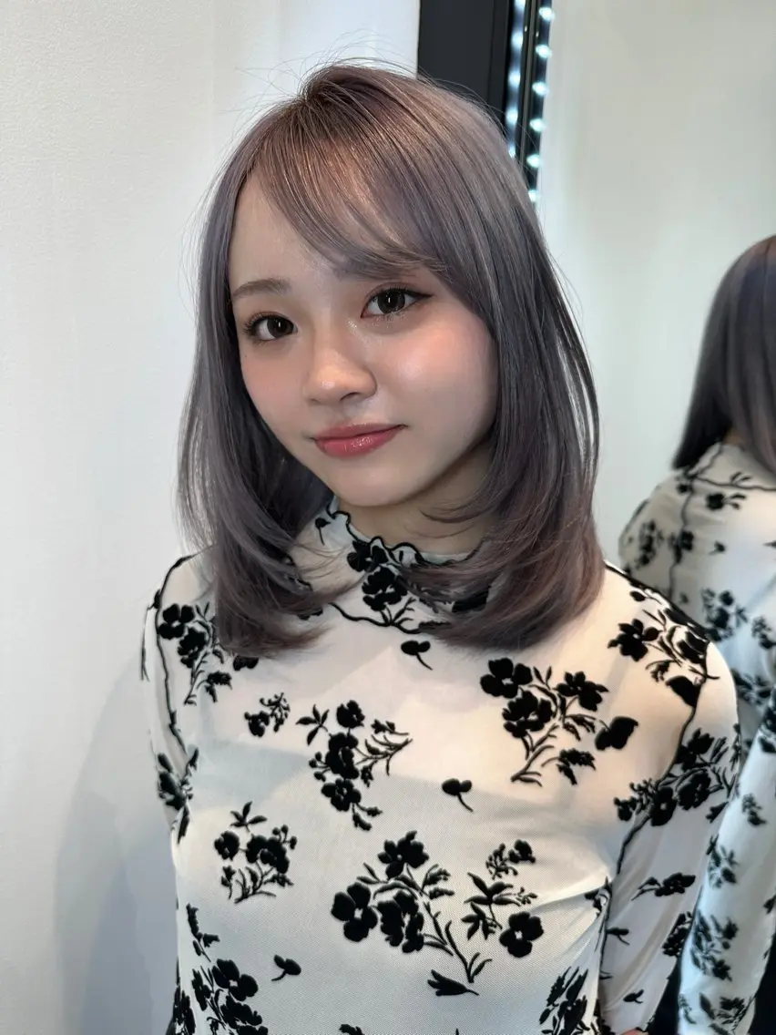 ミディアム カラー カット ヘアカラー トリートメント 爆美女製造機 レイヤーのプロのヘアスタイル