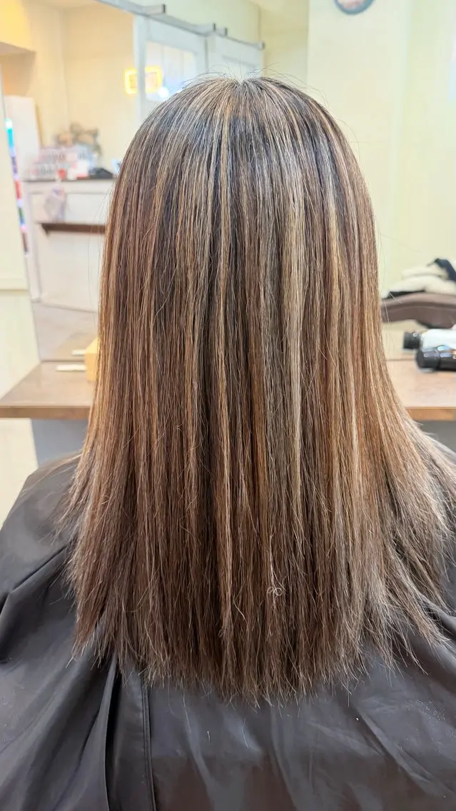 セミロング カラー カット ヘアカラー トリートメント 鶴見 和美のヘアスタイル