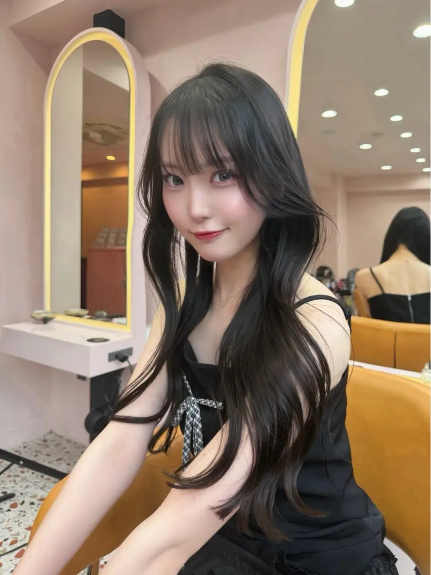 ロング カラー ベージュカラー 黒髪 ブリーチ ブルーカラー ブルーブラック ヘアカラー トリートメント 透明感カラー / KEITOのヘアスタイル