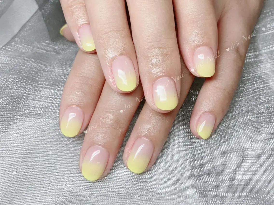 ネイル グラデーション 黄色 ハンドネイル ハンドケア 🍒IRIS Nail🌸のネイルデザイン