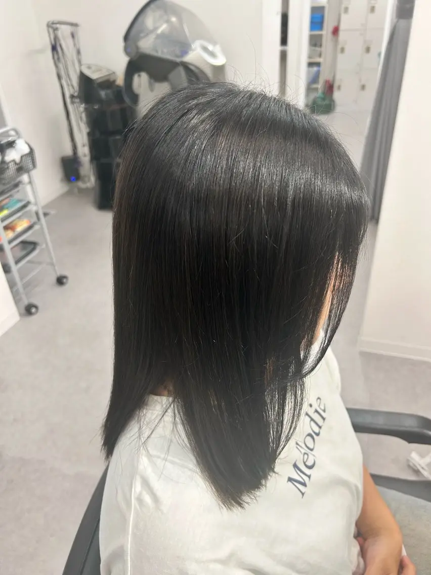 カラー 黒髪 ブルーカラー ブルーブラック カット ヘアカラー ambiance amiのヘアスタイル