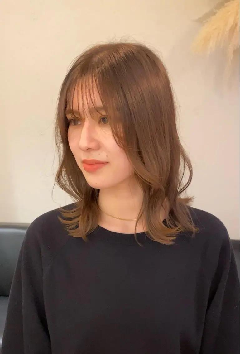 ミディアム シースルーバング 中村 莉子のヘアスタイル