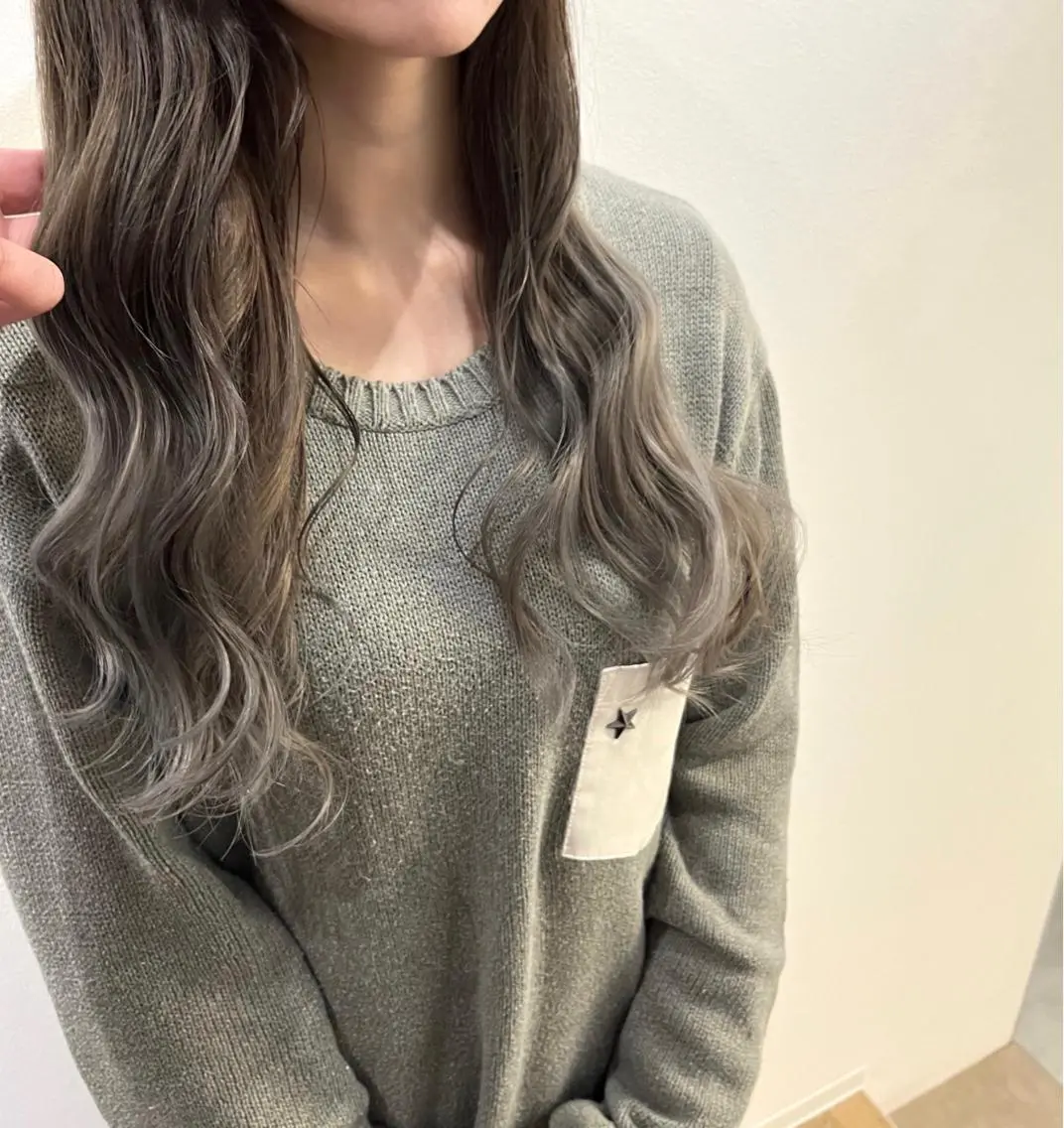 ロング カラー ブリーチ グラデーションカラー シルバー ヘアカラー Libre 西野圭一のヘアスタイル