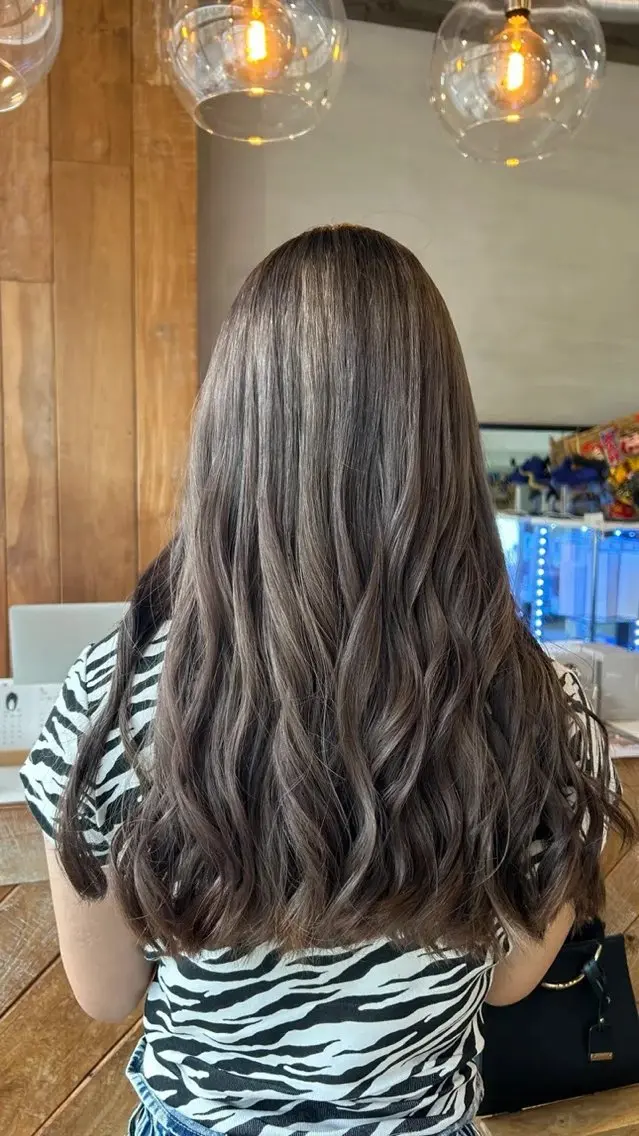 ロング ショートボブ 韓国風カラー ボブ ハイライト 髪質改善 カット ヘアカラー トリートメント 神田 姫奈｜郡山 ｜レイヤーカットのヘアスタイル