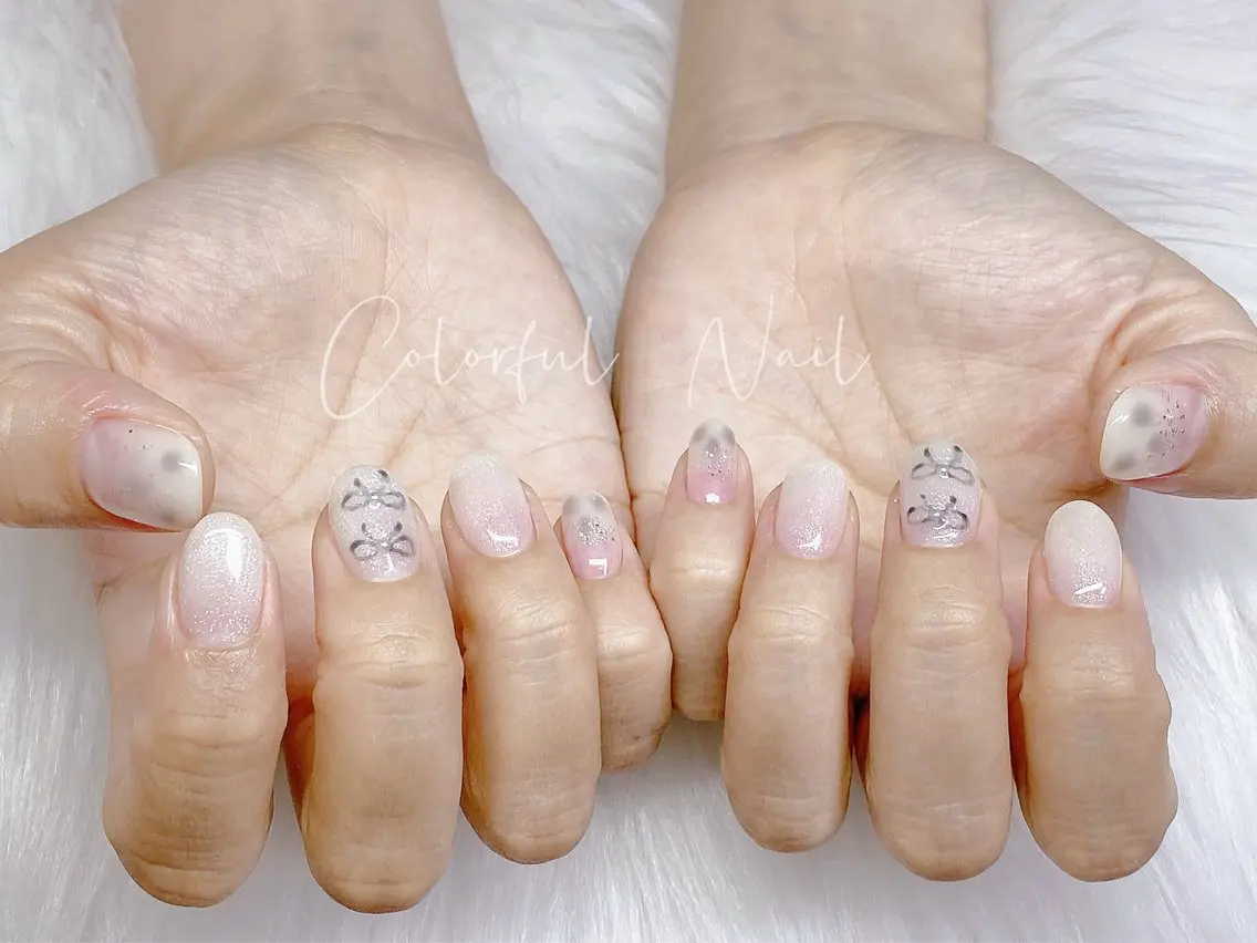 ネイル フラッシュネイル フットネイル フレンチネイル ジェルネイル ガラスフレンチ ハンドネイル 🎀Colorful 💅Nailのネイルデザイン