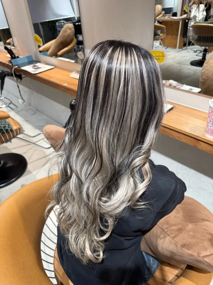ロング ヘアカラー トリートメント 井手上 陽菜のヘアスタイル