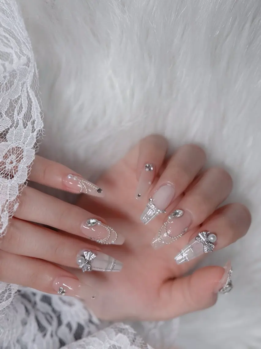 ネイル フレンチネイル ジェルネイル ガラスフレンチ ハロウィン ハート H.baby Nail Salonのネイルデザイン