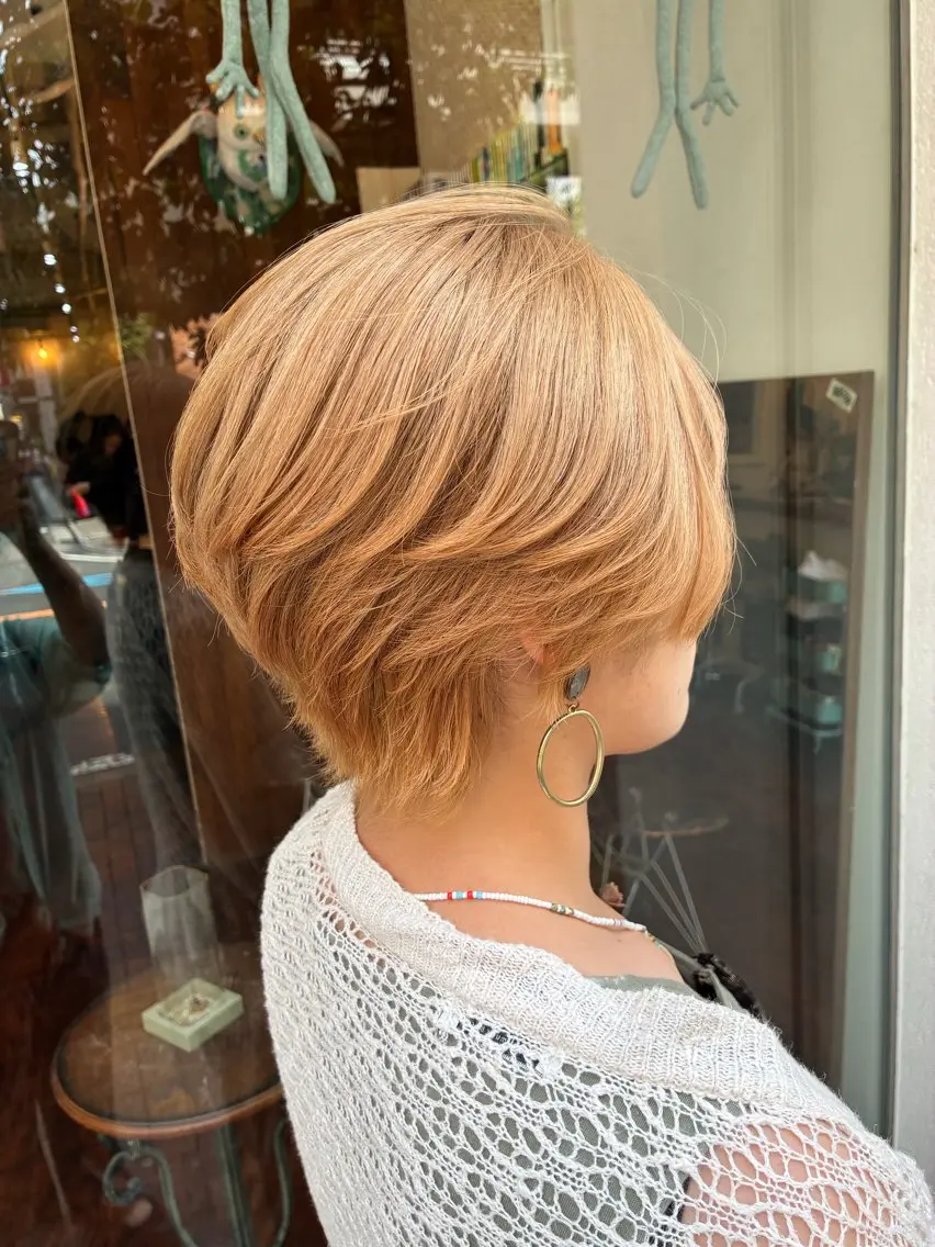 ショート カラー ヘアカラー CoCooN Hiromiのヘアスタイル