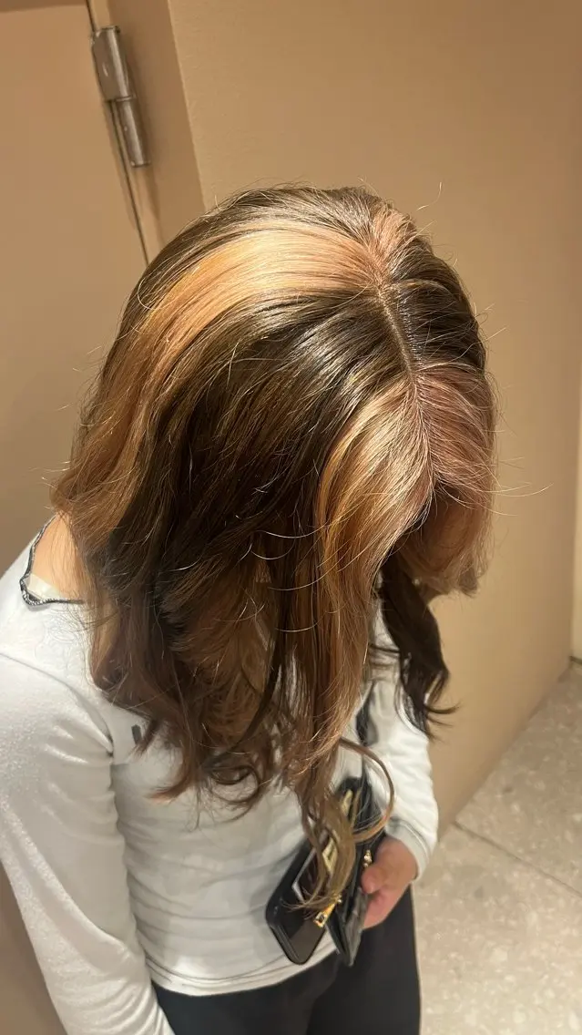 セミロング カラー デザインカラー ヘアカラー トリートメント 💚 AKI 💚のヘアスタイル