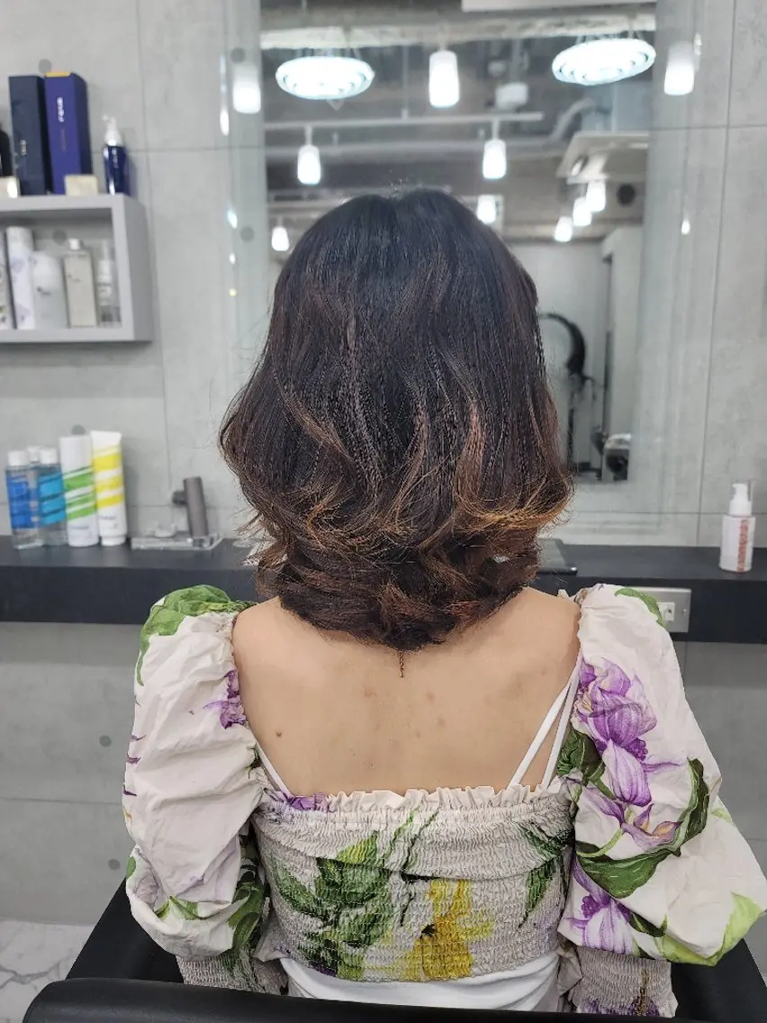 セミロング カラー ヘアアレンジ ❇️安達 優心❇️ レイヤー/艶髪特化のヘアスタイル
