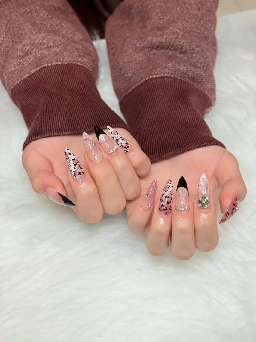 ネイル チークネイル ドット フットネイル フレンチネイル グラデーション ハンドネイル ハンドケア Aria Nail Beautyのネイルデザイン