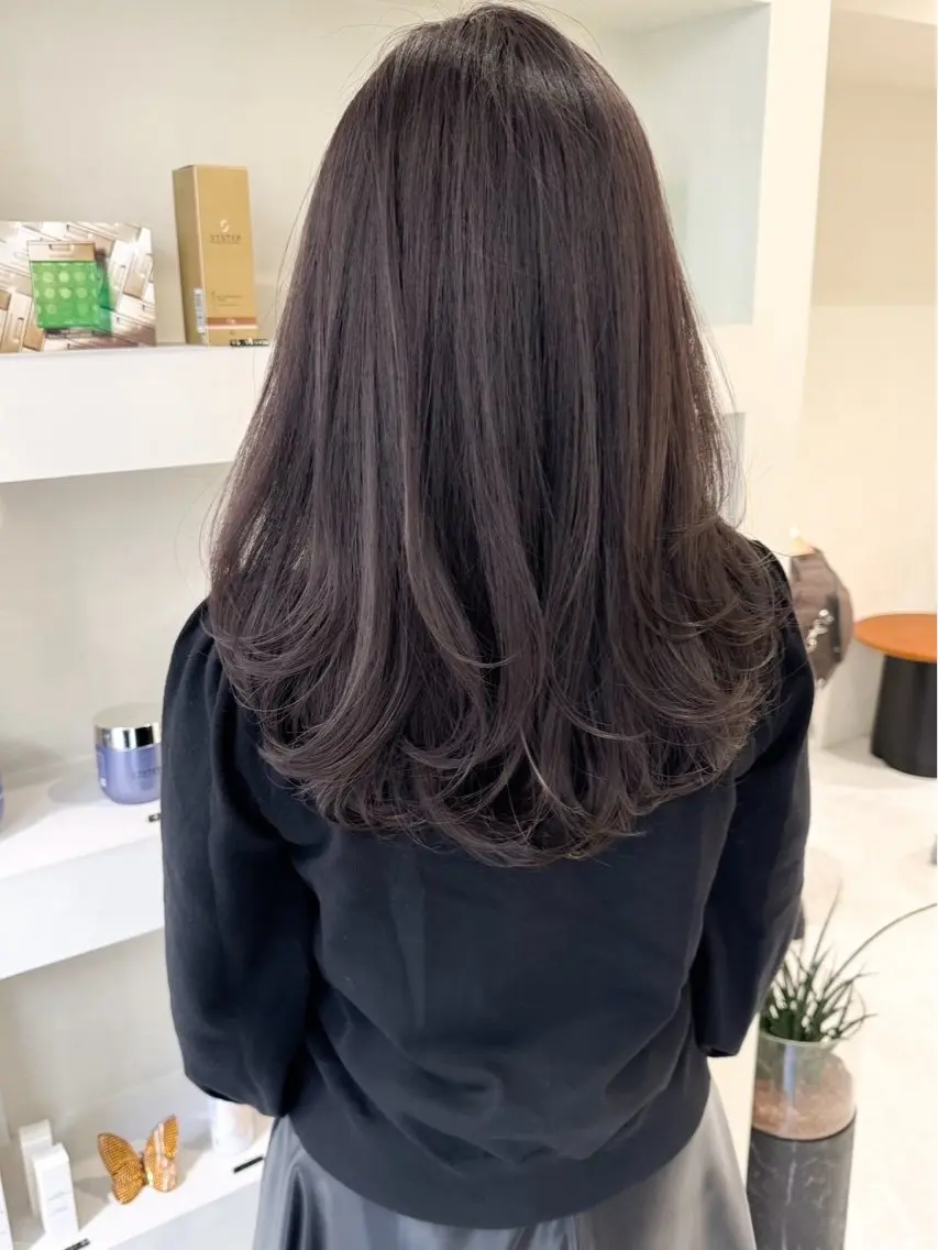 ロング ロングレイヤー レイヤーカット ロング 鈴木 菜々映のヘアスタイル