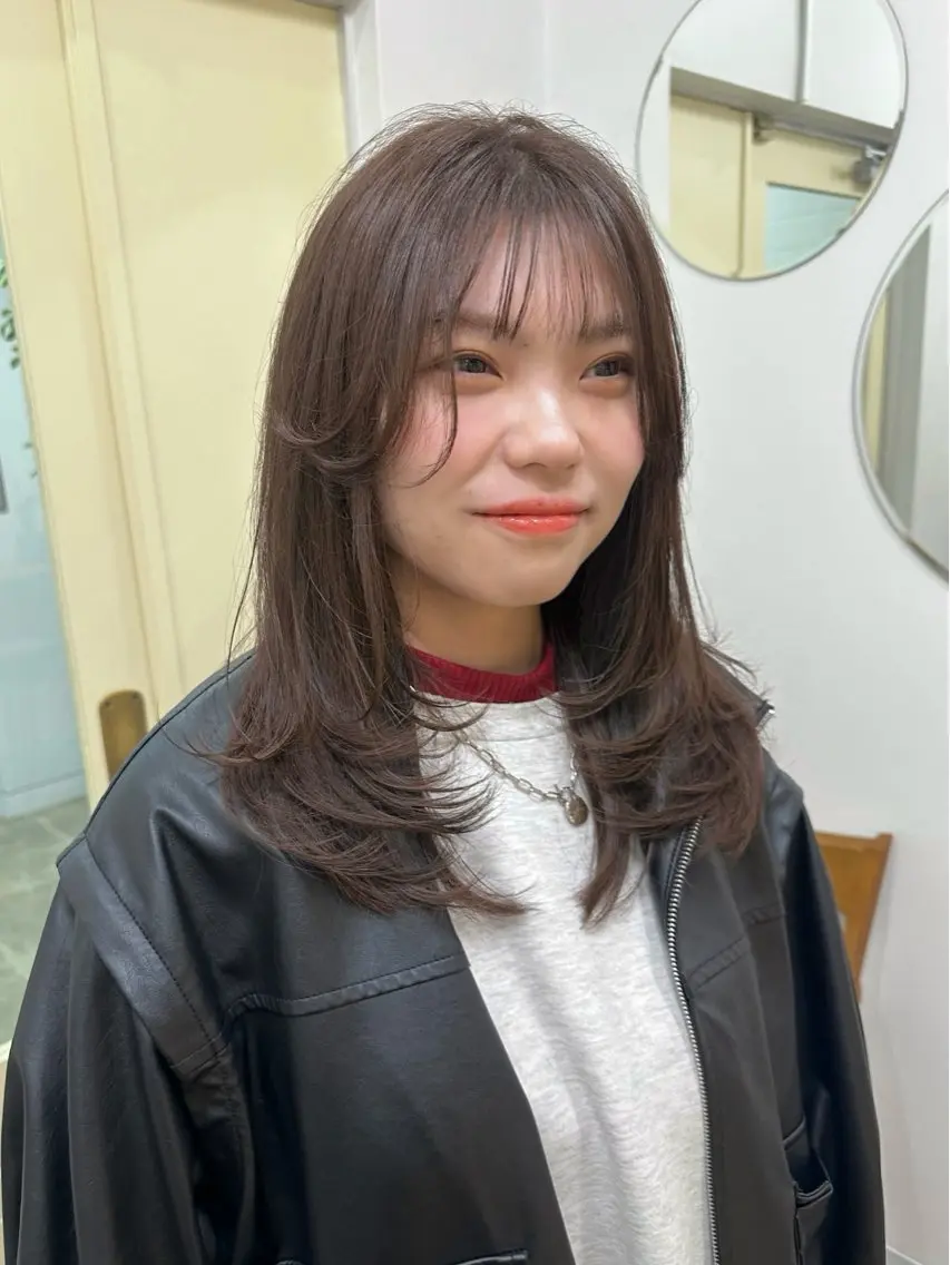 セミロング レイヤーカット カット ヘアカラー 四日市/レイヤー /似合わせカットのヘアスタイル