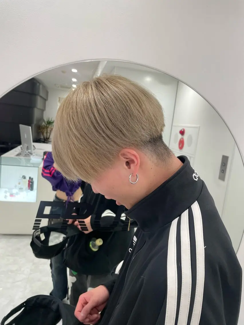 カラー メンズ ラベンダー💜 グレージュ🩶のヘアスタイル