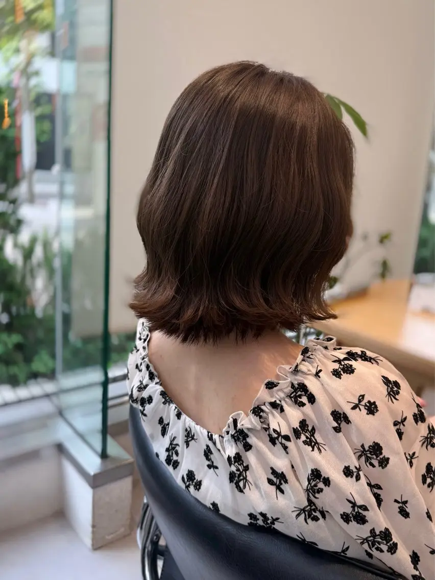 ミディアム カラー カット ヘアカラー トリートメント ヘッドスパ ヘアセット ミオ💎ショート 透ける暗髪のヘアスタイル