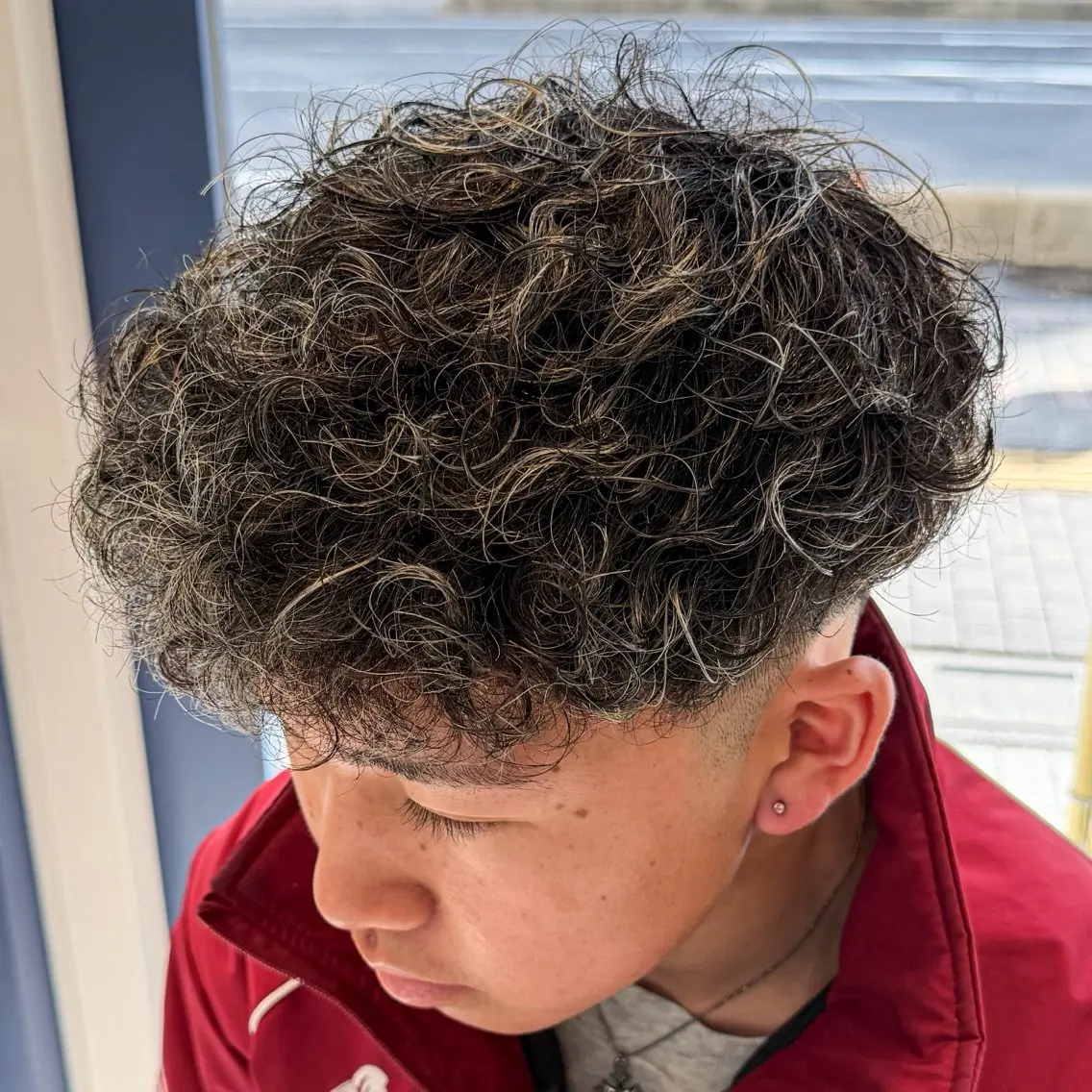 ショート カラー パーマ メンズ スペインカール カット ヘアカラー パーマ 吉田 新平のヘアスタイル