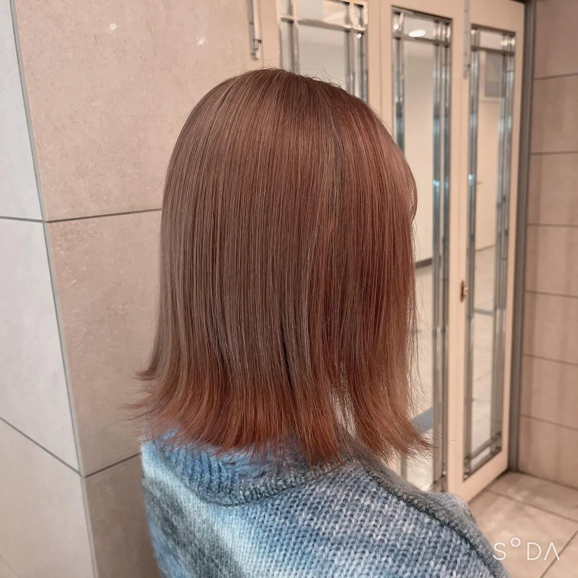 ミディアム カラー ベージュカラー ブリーチ ピンクカラー ピンクベージュ 韓国風ヘア 後藤 瑞季のヘアスタイル