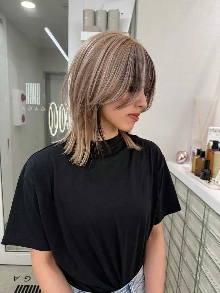 ミディアム ハイトーンボブ Mizuki.のヘアスタイル