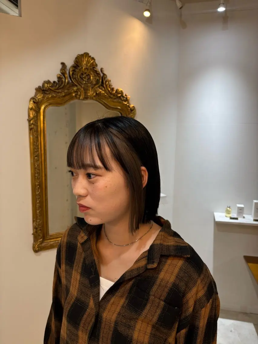 ショート ヘアカラー 🩶ハイトーン🖤 URARAのヘアスタイル