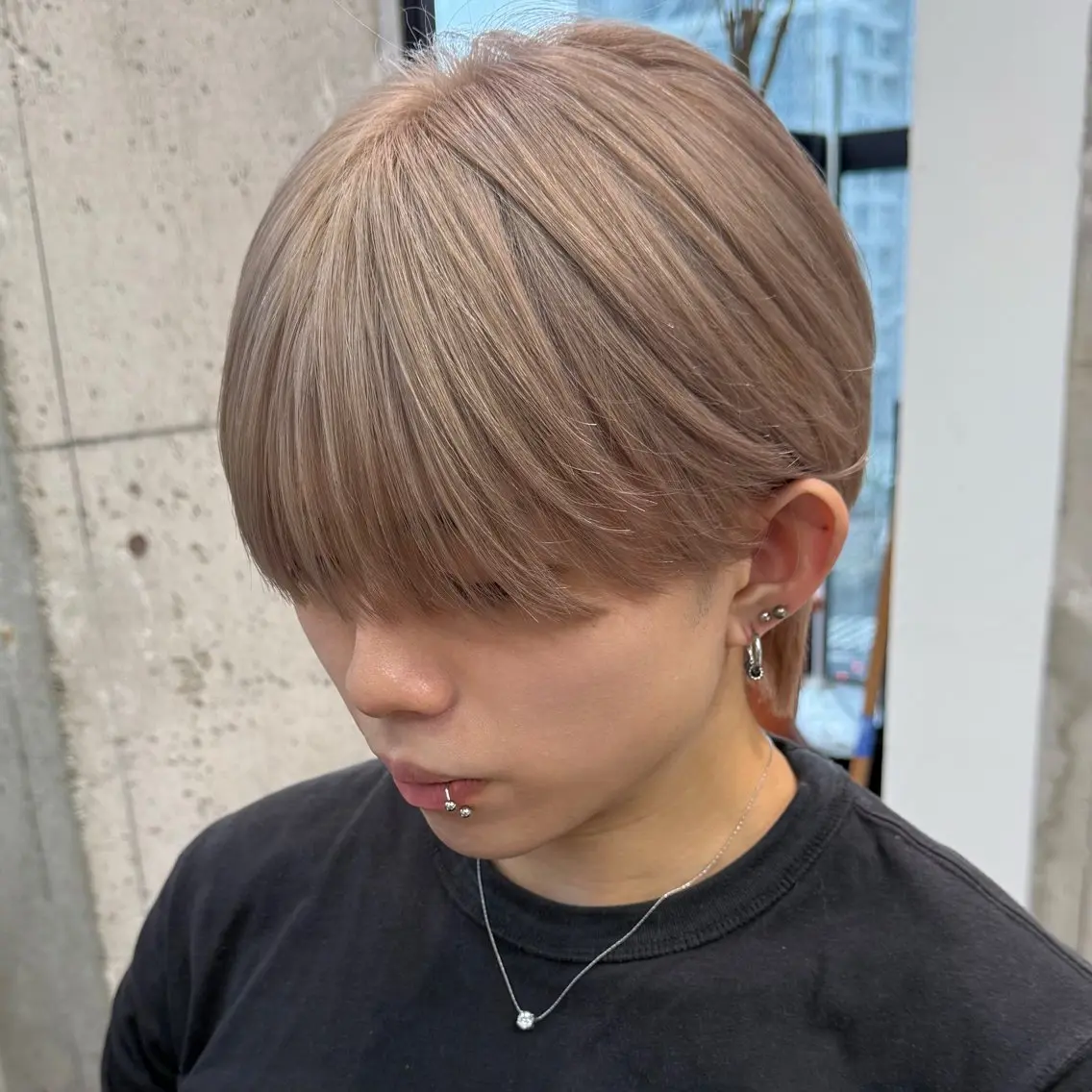 カラー メンズ ベージュカラー ミルクティーベージュ ヘアカラー 渋谷ブリーチカラー✨ sara💛のヘアスタイル