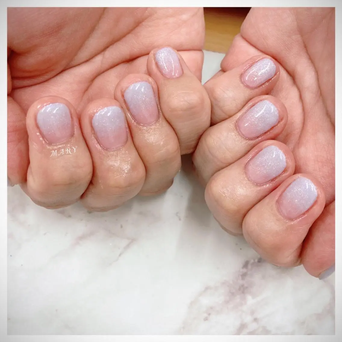 ネイル グラデーション 水色 ニュアンスネイル オフィスネイル シンプルネイル ハンドネイル Mary nail .narumiのネイルデザイン