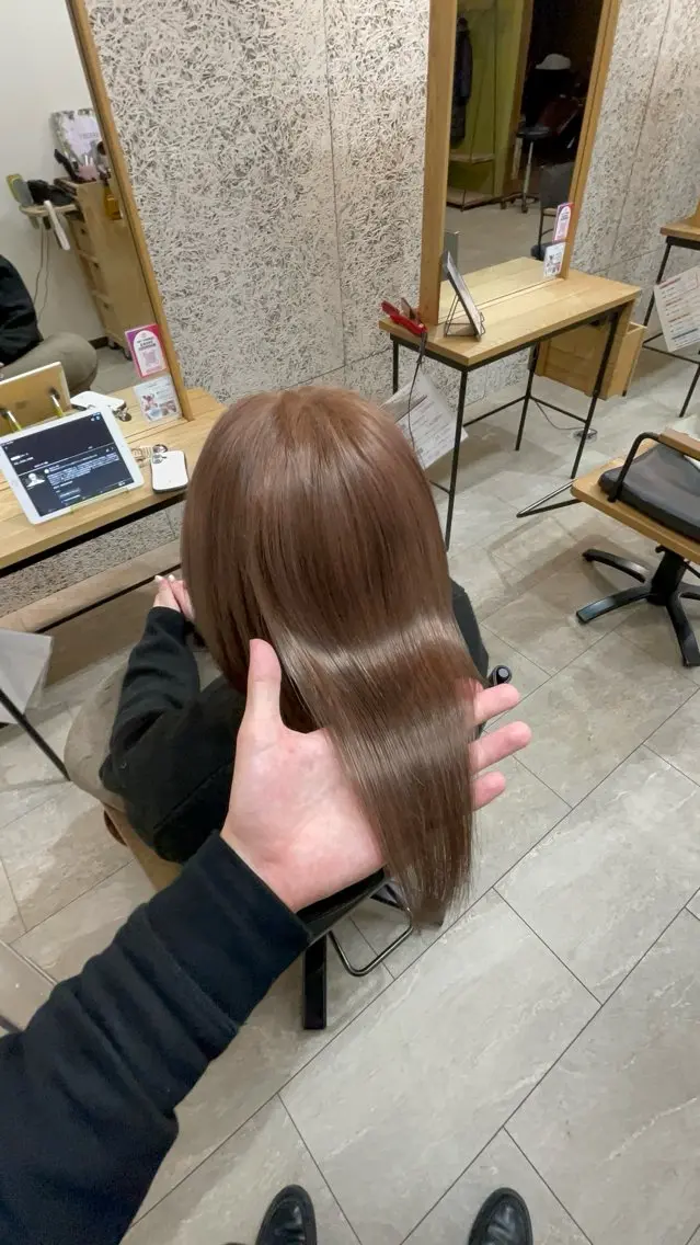 カット+ダブルカラー(全頭ケアブリーチ1回+カラー1回)+トリートメントの写真