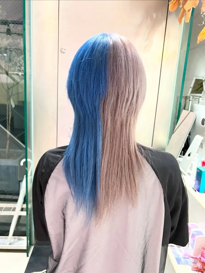 ロング カラー ブリーチ ブルーカラー シルバー ツートーンカラー ホワイトシルバー ヘアカラー トリートメント インナーカラー/天神 ブリーチ/吉田のヘアスタイル