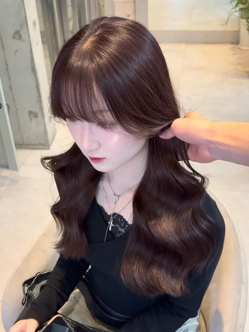 ロング カラー ブリーチ ブラウンカラー チョコレートブラウン 透明感カラー ブリーチなしカラー カット ヘアカラー 艶感カラー 🩵レイヤー/紫音のヘアスタイル