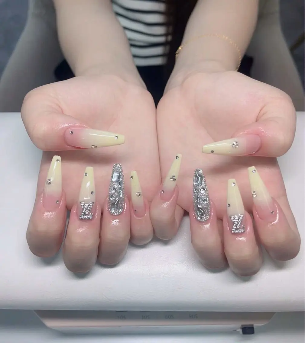 ネイル ジェルネイル グラデーション ロングネイル 持ち込み スカルプネイル ありさ ARISAのネイルデザイン