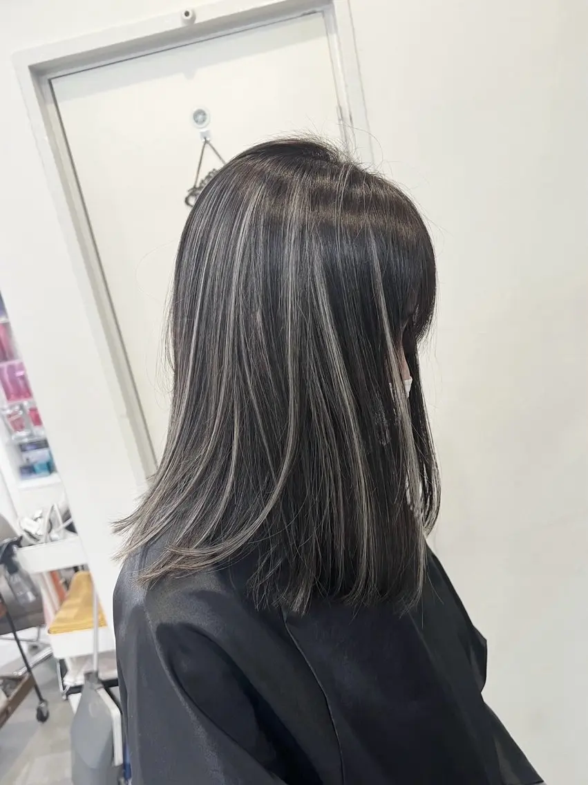 ミディアム カラー ダークグレー ダークグレージュ グレージュ ハイライトカラー ハイライト 指名数No.1 /NAOYAのヘアスタイル