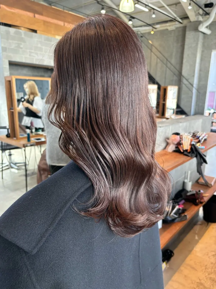 ミディアム カラー パーマ ヘアアレンジ ベージュカラー ブリーチ ラベンダーカラー ラベンダーベージュ ブリーチなしカラー ヘアカラー トリートメント ヘッドスパ ヘアセット 押切 響 のヘアスタイル