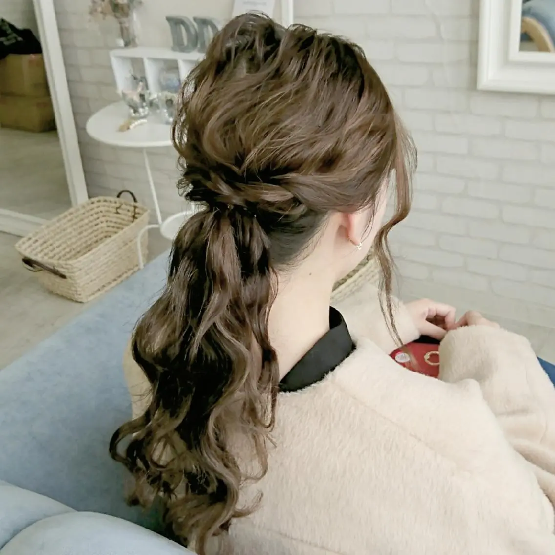 ロング ヘアアレンジ ポニーテール 植田 真理のエステ・リラクイメージ