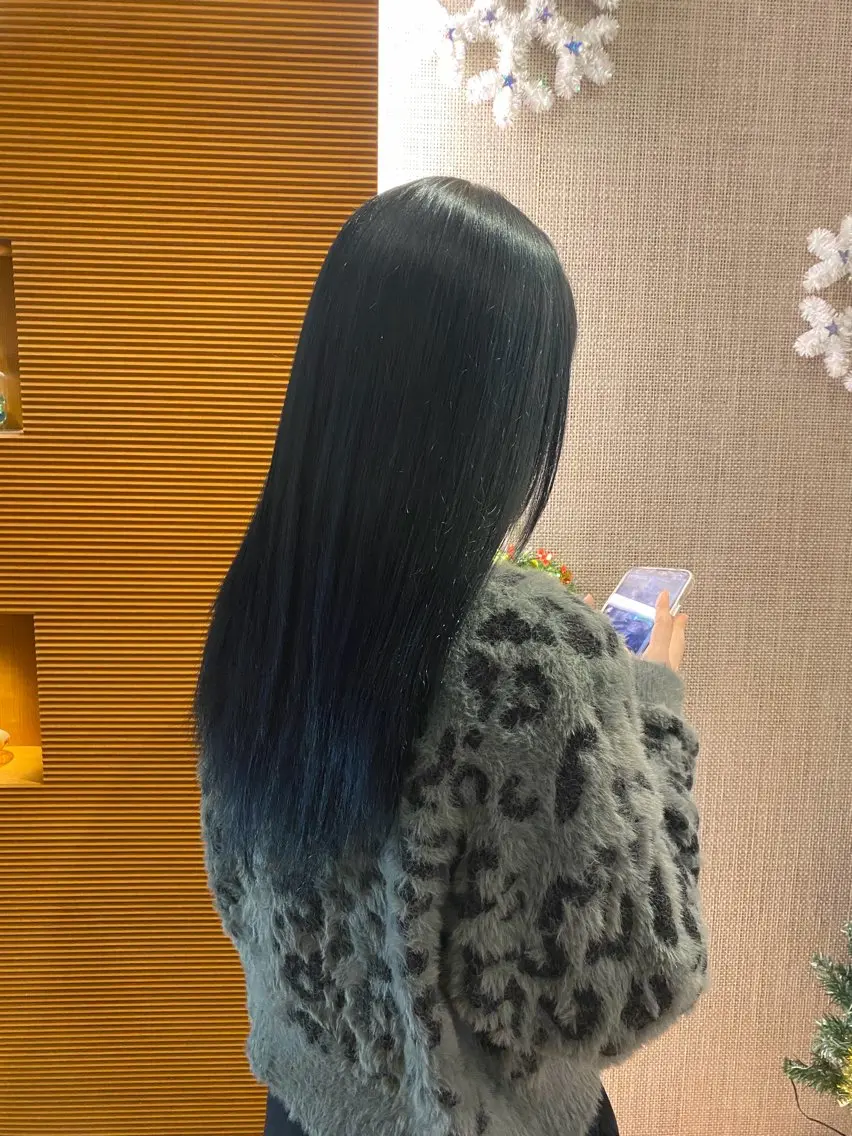 ロング カラー 黒髪 ブルーカラー ブルーブラック 透明感カラー ヘアカラー 宮嶋 果鈴のヘアスタイル