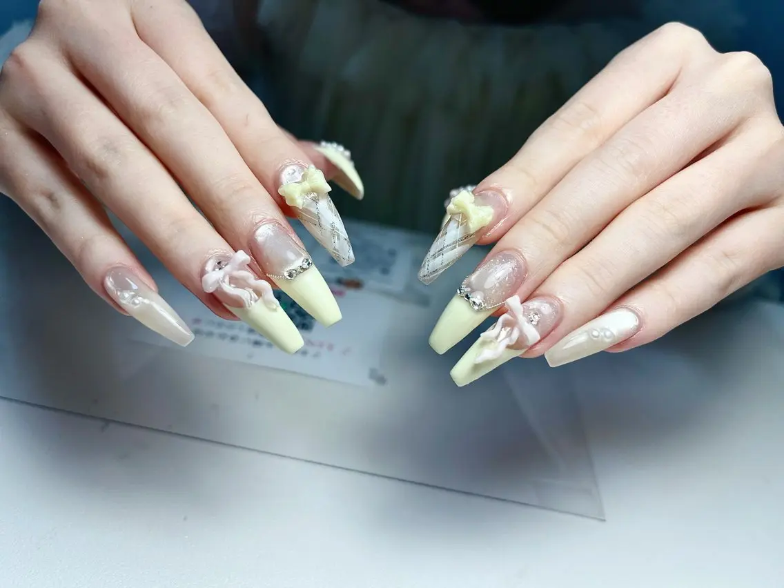 ネイル 成人式 フラッシュネイル フットネイル ジェルネイル 卒業式 ハンドネイル ハンドケア 心斎橋Mione nail salonのネイルデザイン